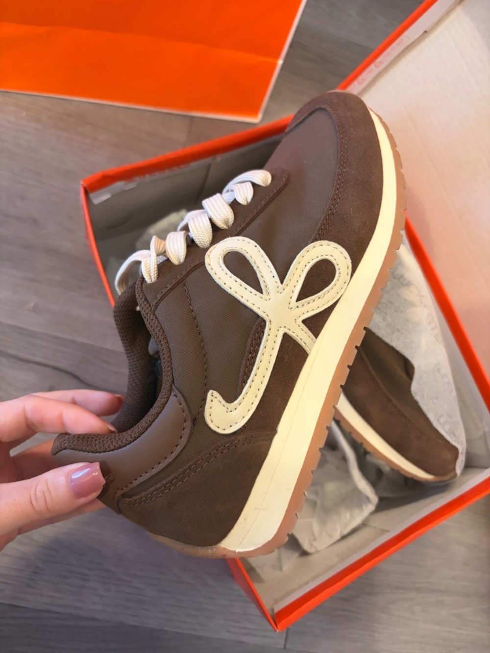 Fall sneakers - Picture 2 of 2